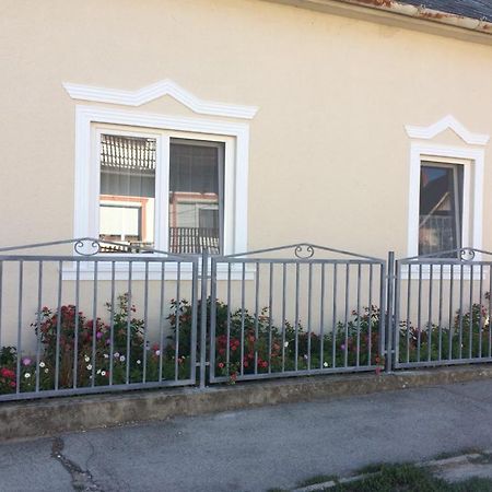 Hotel Teraszos ház Balatonlelle Exterior foto