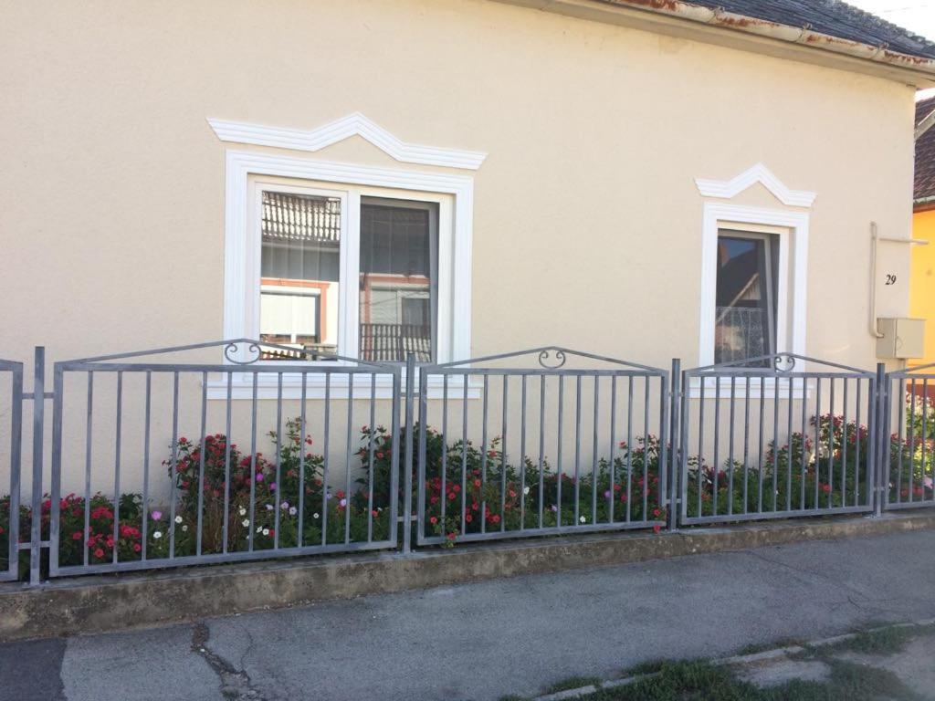 Hotel Teraszos ház Balatonlelle Exterior foto